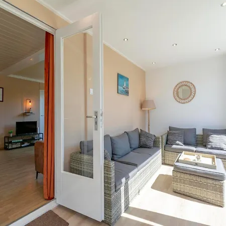 Дом отдыха In Julianadorp Near Sandy