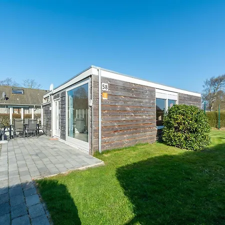 In Julianadorp Near Sandy Semesterbostad De Zandloper